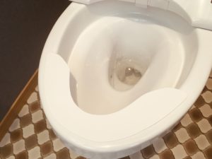 フチなしトイレの跳ね返り汚れを根本的に解消する方法[DIY]